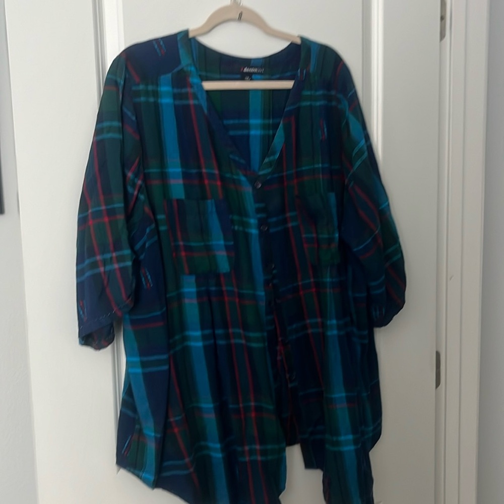 Women’s plaid shirt size (26 W)